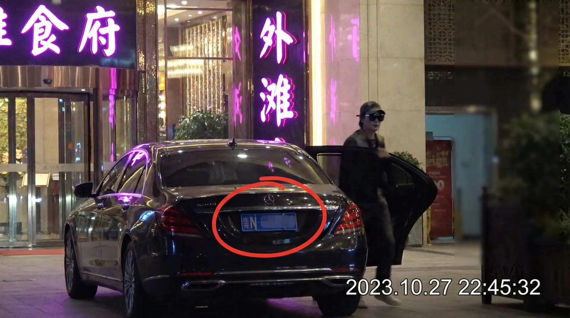 博鱼体育综合网站app - 豪车餐厅外偷拍